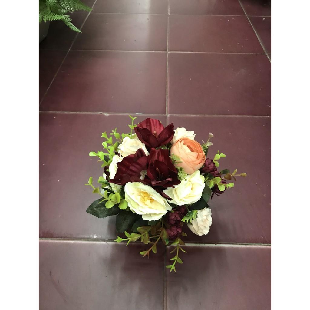 Chậu hoa hồng, hoa trà lụa để bàn vô cùng xinh xắn, phối màu dễ thương