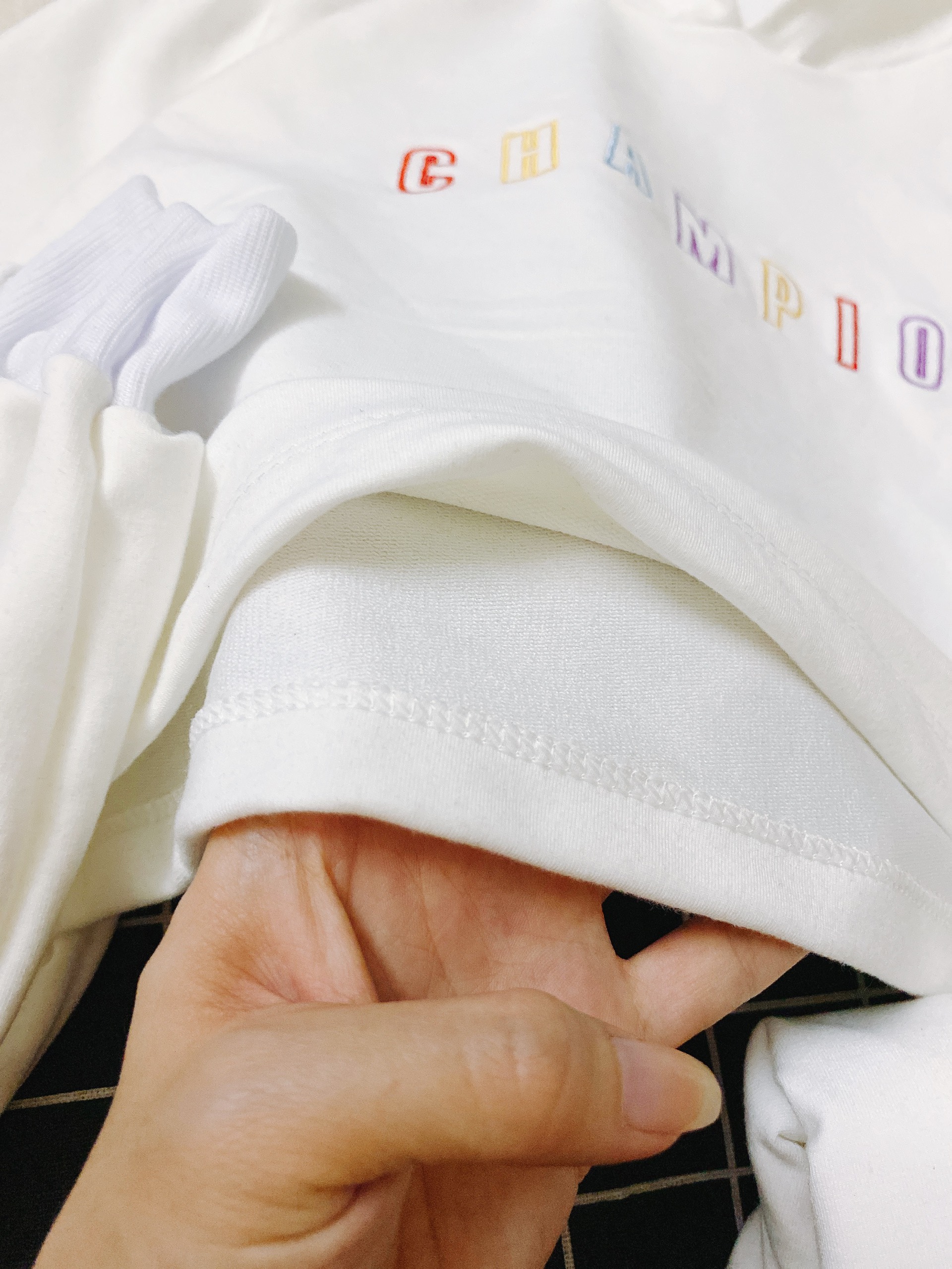Áo croptop tay dài có nón form rộng (Nhiều Mẫu) - Chữ CHAMPION THÊU (Trắng)