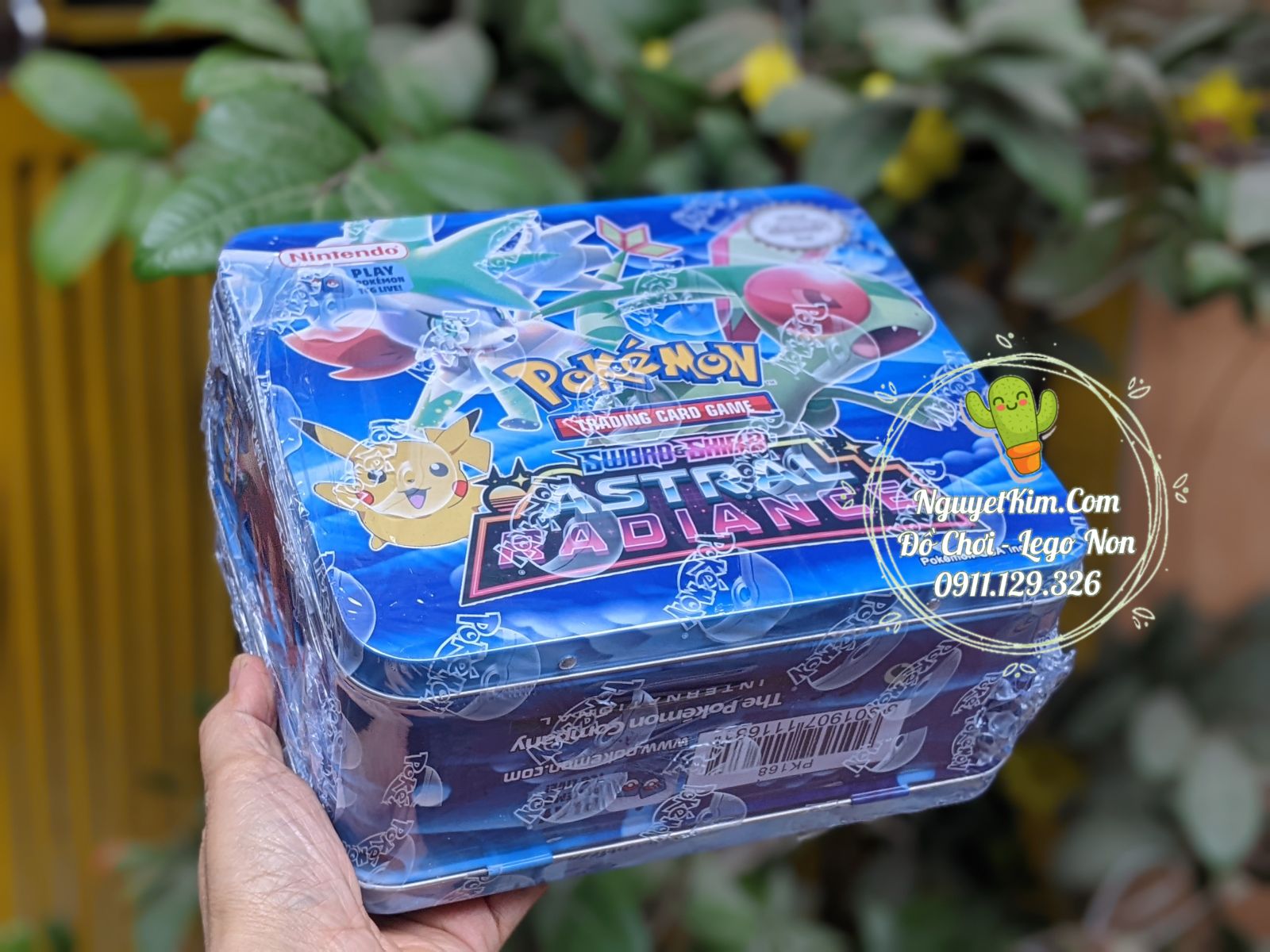 [SIZE ĐẠI] Bộ Bài Pokemon Hộp Sắt Có Quai Siêu To Hàng Chuẩn Đẹp Trò Chơi Sưu Tầm - Loại 160 Thẻ Bài Và 5 Túi Thẻ Vip