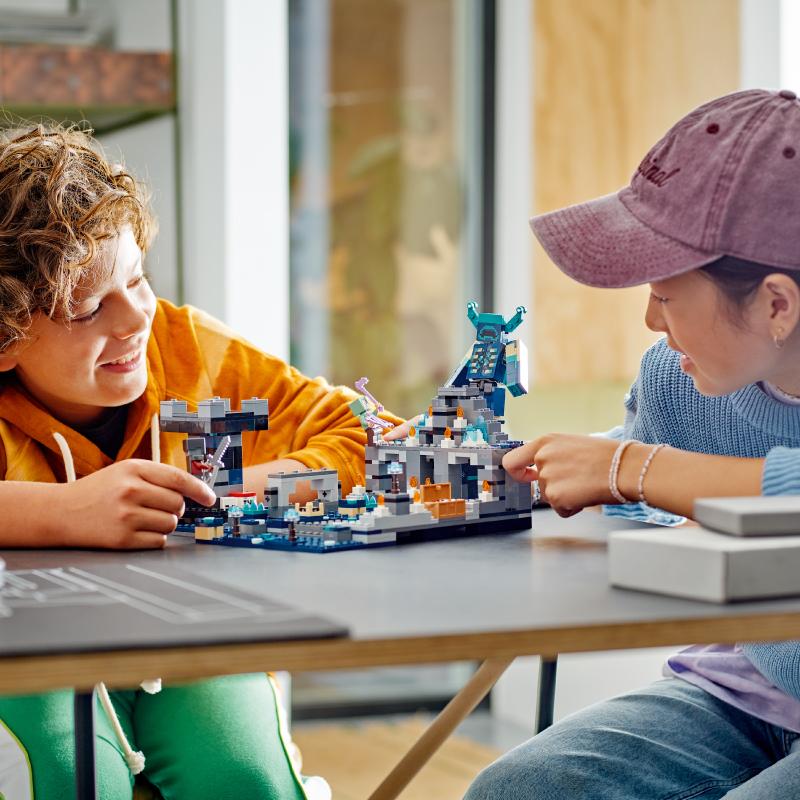 Đồ Chơi Lắp Ráp LEGO Minecraft Trận Chiến Tại Đầm Lầy 21246