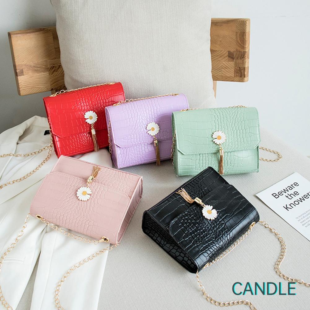 Túi Đeo Chéo Da Pu Họa Tiết Hoa Cúc Phối Tua Rua Thời Trang