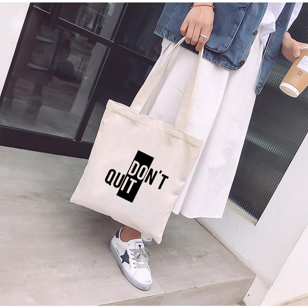 Túi Tote Vải Mộc GINKO Basic có dây kéo khóa miệng túi đựng vừa laptop 14 inch và nhiều đồ dùng khác In Quote