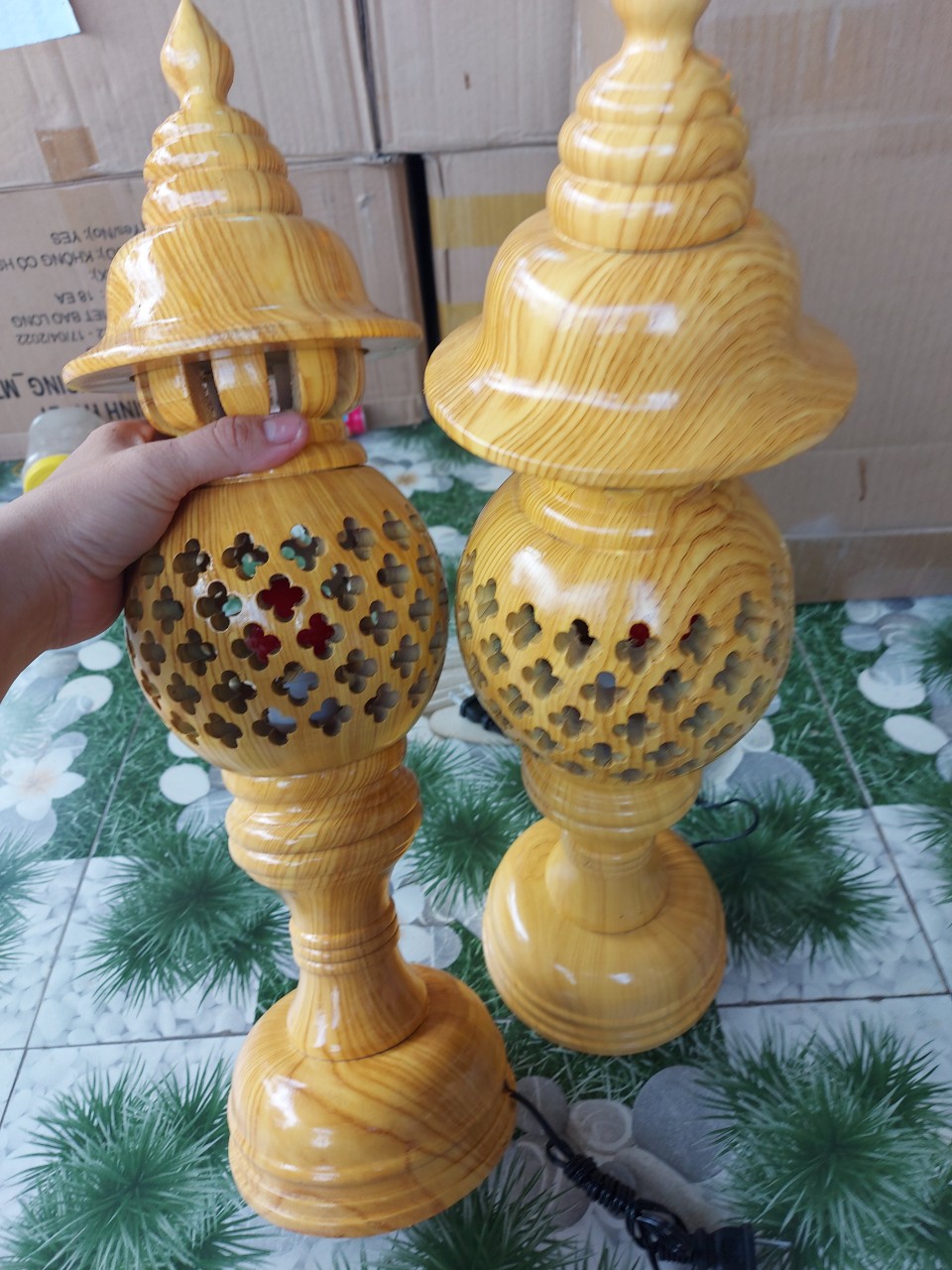 Cặp đèn thờ tổ ông gỗ cao 48 màu vàng vân