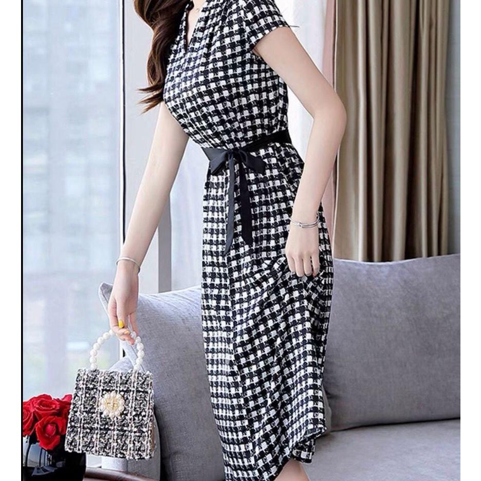 Đầm Họa Tiết Cổ V Sang Trọng, Kèm Dây Thắt Eo Tạo Điểm Nhấn, Thanh Lịch