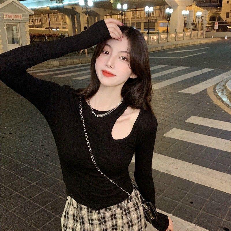 Áo croptop khoét vai tay dài