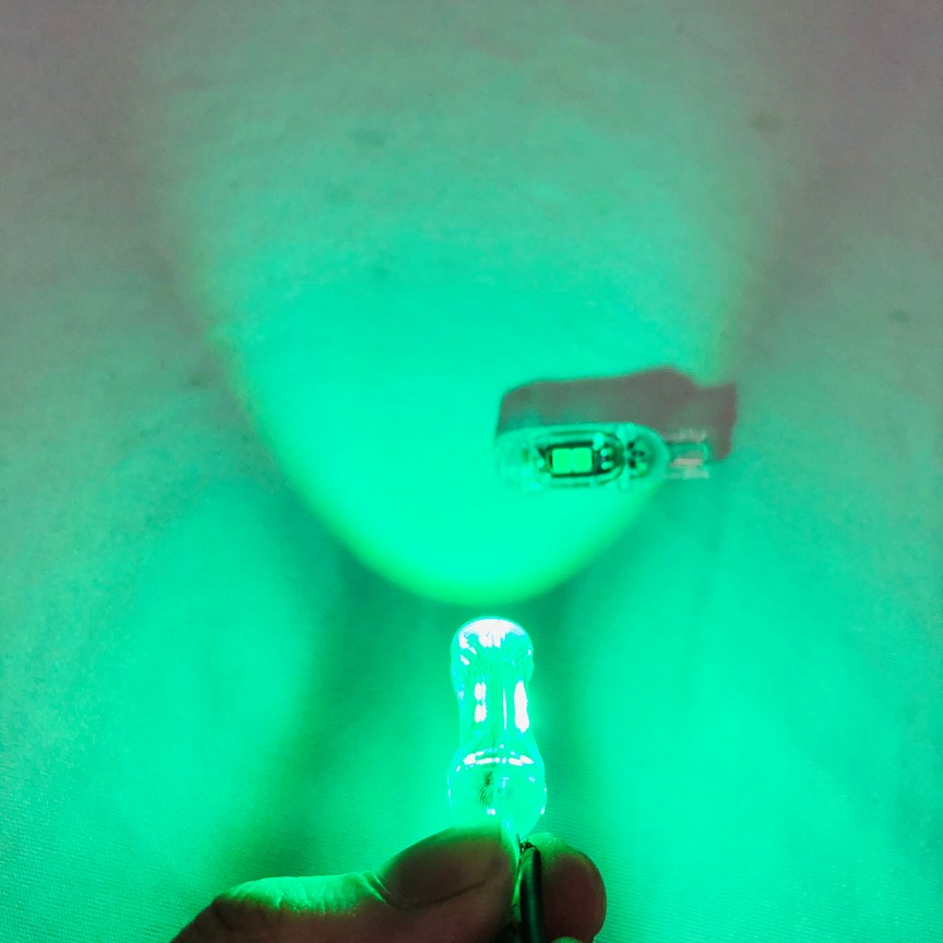 Đèn xinhan demi T10 bóng led kiểu con thoi gắn cho các loại xe máy trên thị trường Green Networks Group ( Giá 1 con )
