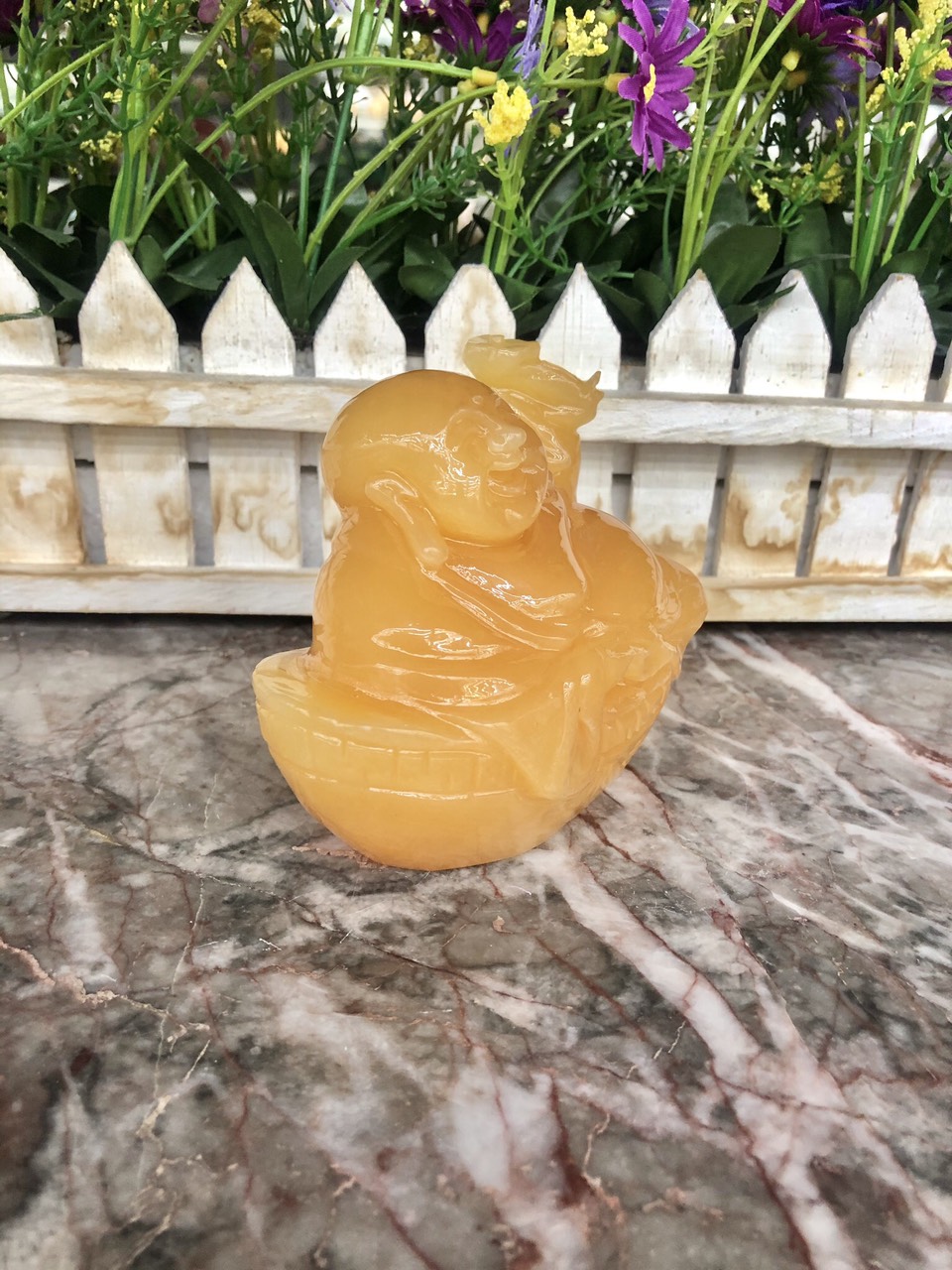 Tượng Phật Di Lặc ngồi trên thỏi vàng cầm gậy như ý đá ngọc hoàng long để bàn làm việc, xe ôtô - Dài 12 cm