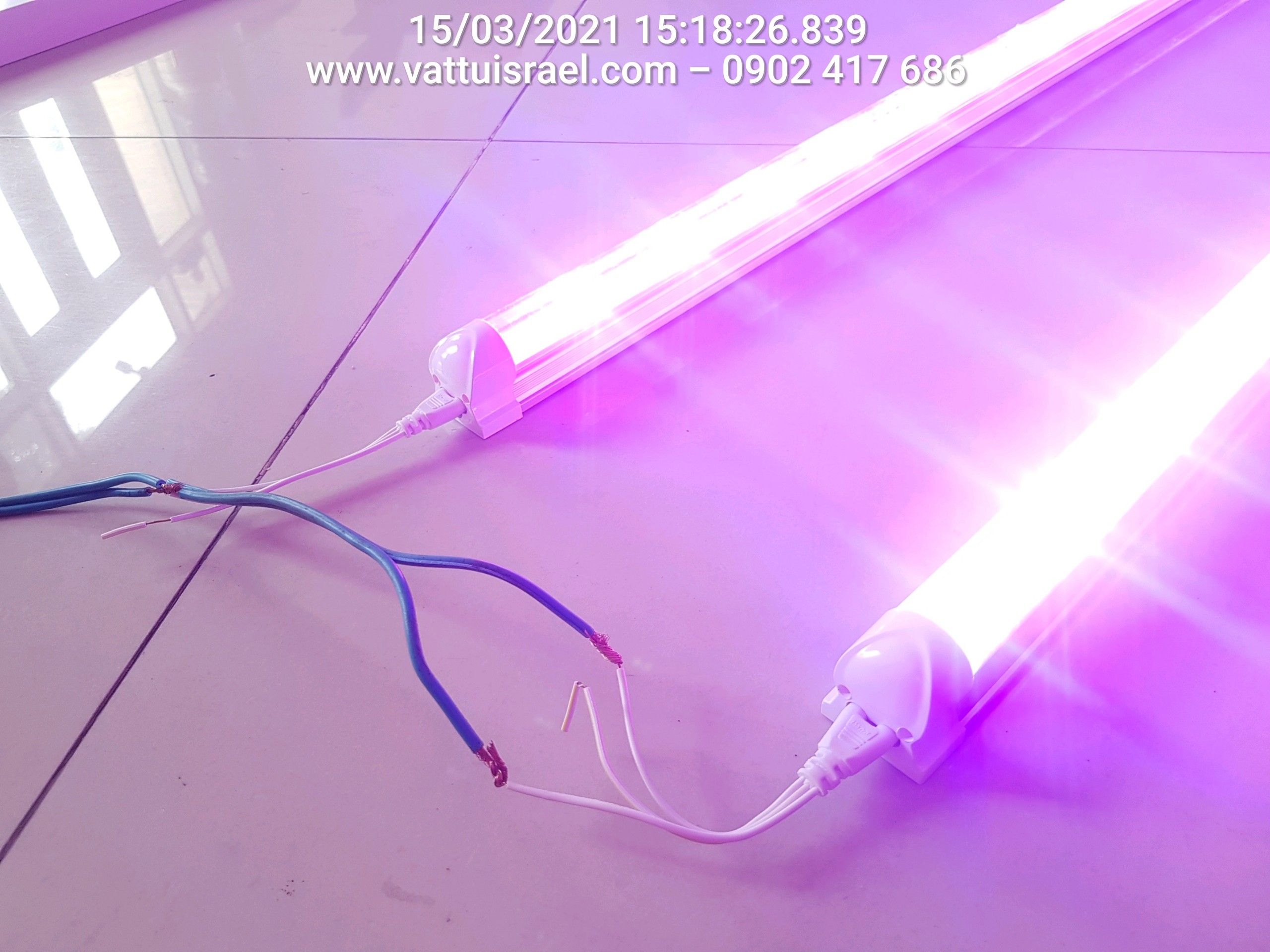 Combo 2 Đèn LED Trồng Cây và Rau Thủy Canh Trong Nhà Kính (Dài 1.2M) với anh sáng tím hồng giúp cây trồng và rau trong nhà phát triển nhanh
