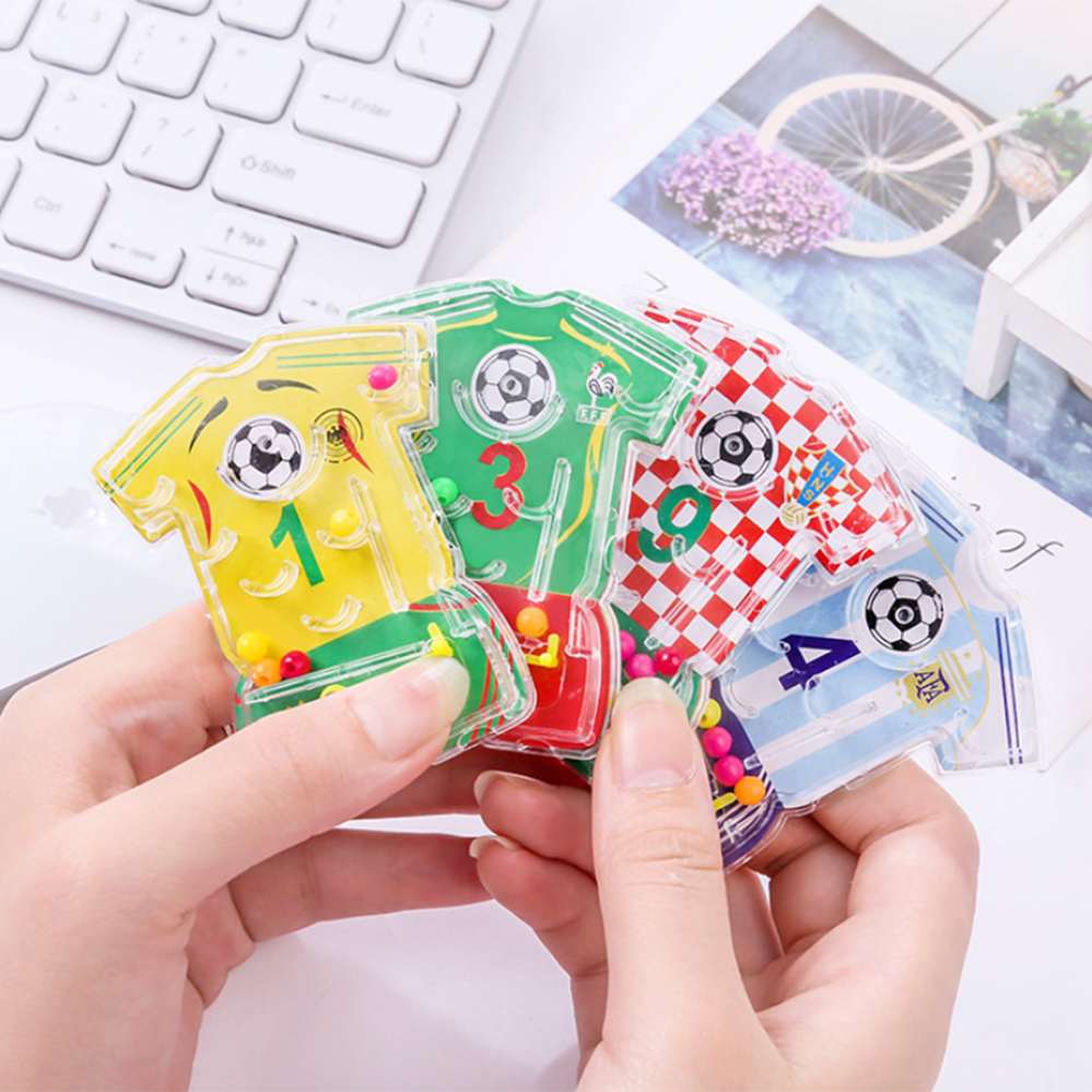 Đồ chơi Fidget Football Spinner bằng nhựa và 01 đồ chơi Pinball cầm tay mini mang áo cầu thủ bóng đá World Cup 2021 giúp vui chơi, giảm căng thẳng