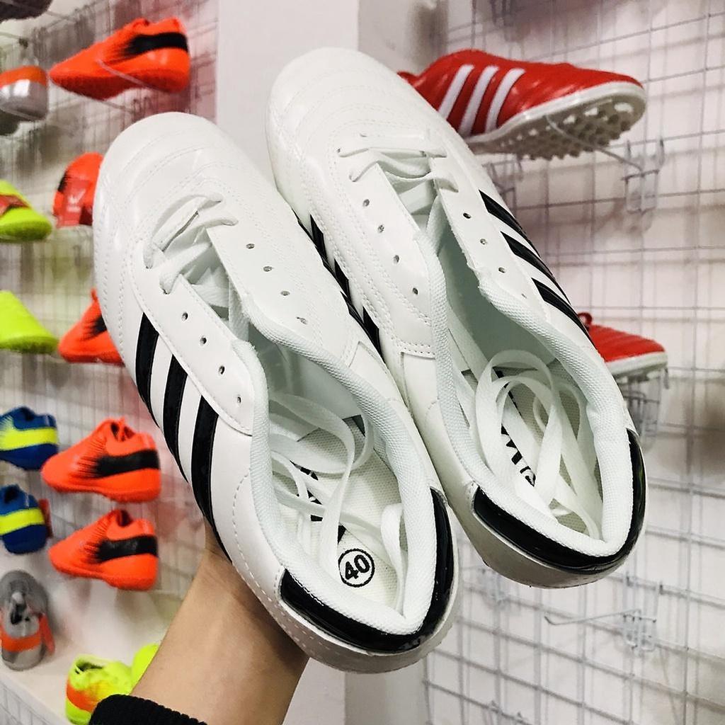 2 chiếc giày bóng đá Wk 3 sọc 2022