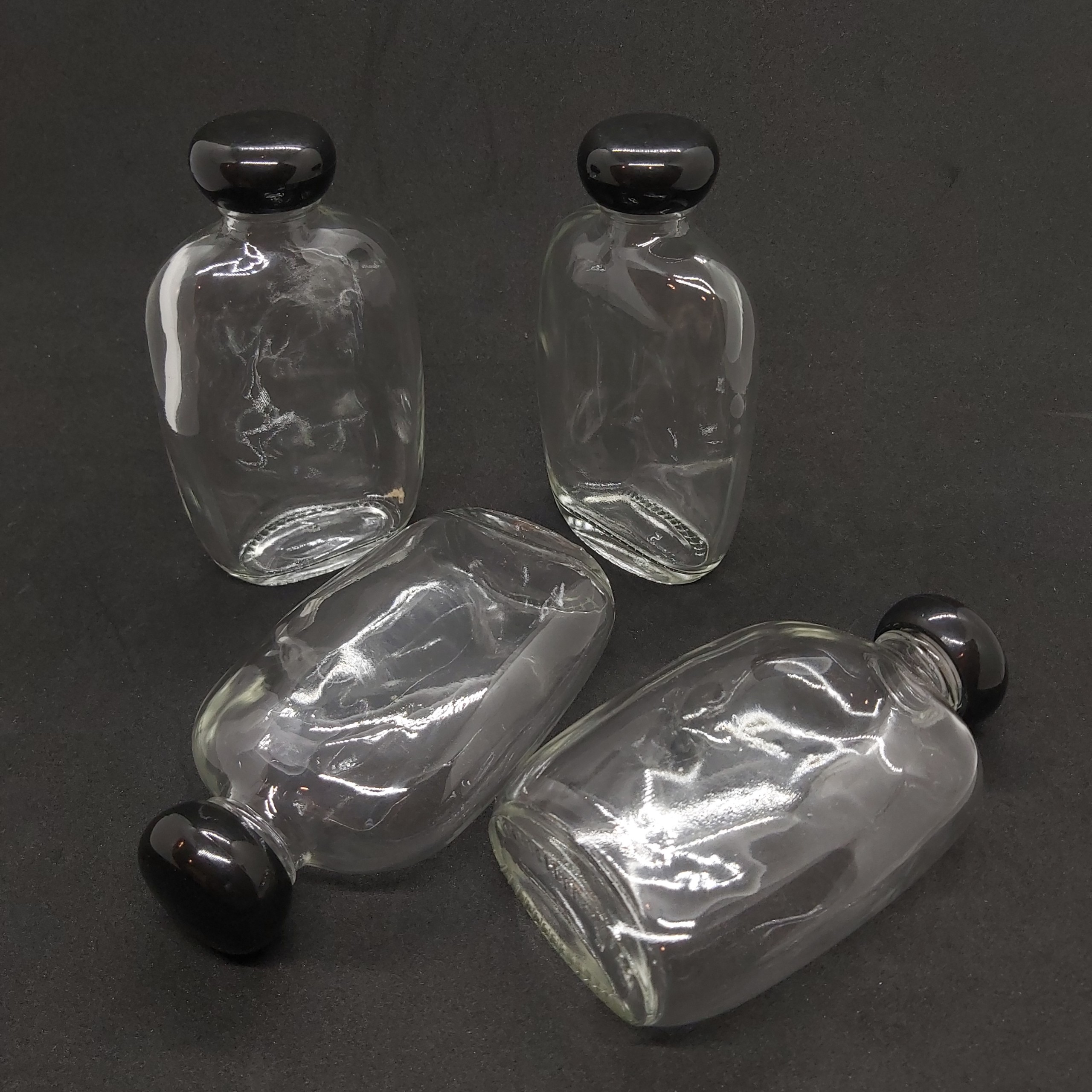 Chai thủy tinh 100ML BẦU DỤC - DẸT nắp nhựa đen tròn - Vỏ Chai 100ML, bình thủy tinh trong suốt