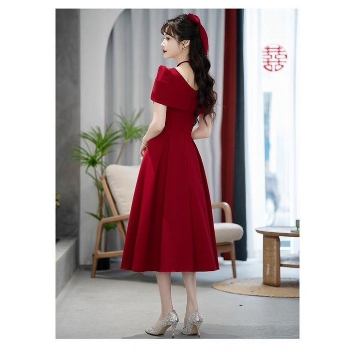 ĐẦM XÒE ĐỎ TRỄ VAI KÈM PHỤ KIỆN