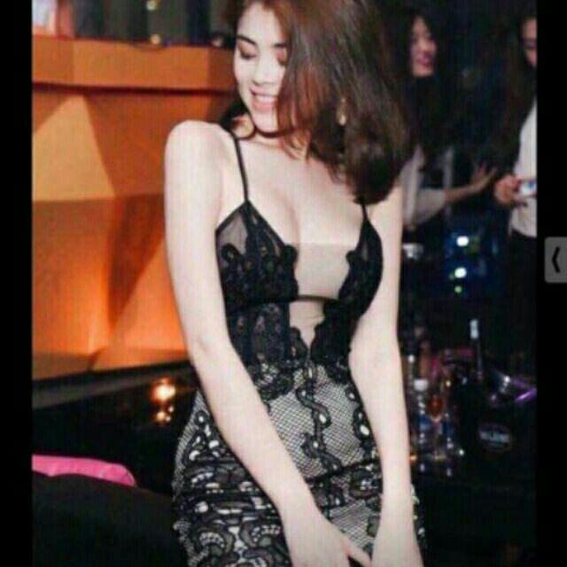 Đầm body 2 dây xẻ ngực phối lưới