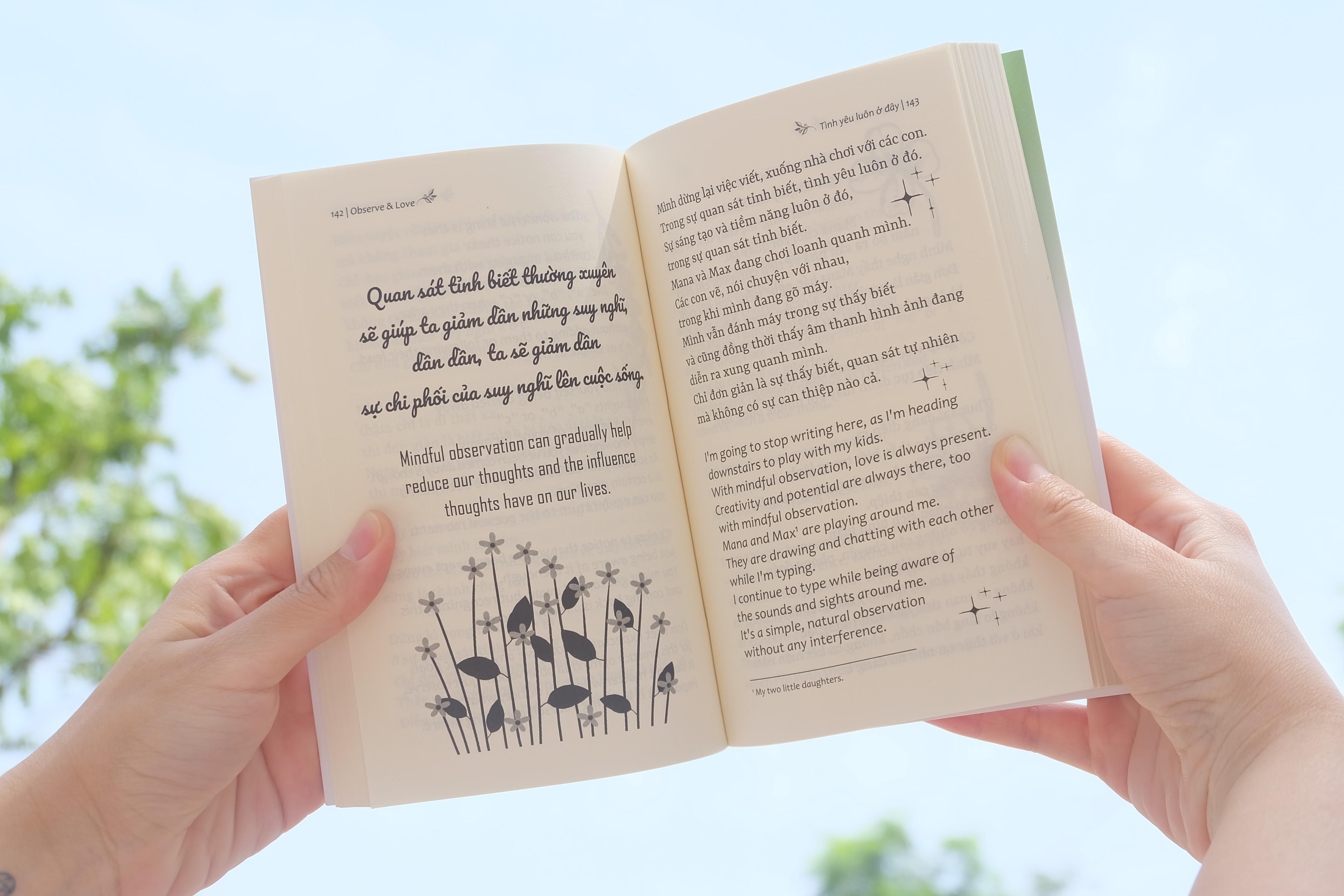 Sách - Observe And Love - Tình Yêu Luôn Ở Đây - Phiên Bản Song Ngữ