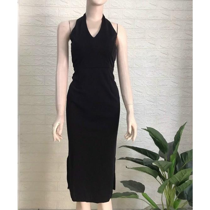 Đầm ôm đen cổ yếm chất liệu co giãn