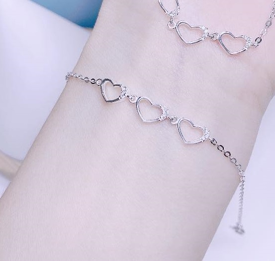 Lắc tay nữ 3 tim chất liệu bạc s925 MS055