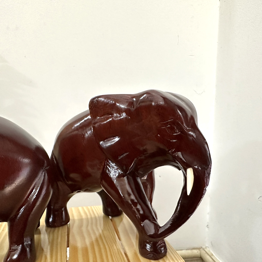 Cặp 2 tượng voi gỗ trang trí phong thủy mang may mắn tài lộc cho gia chủ - Dài 14cm - Gỗ tự nhiên