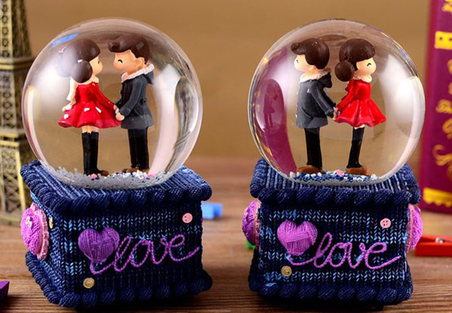 Hộp nhạc quả cầu cặp tình nhân
