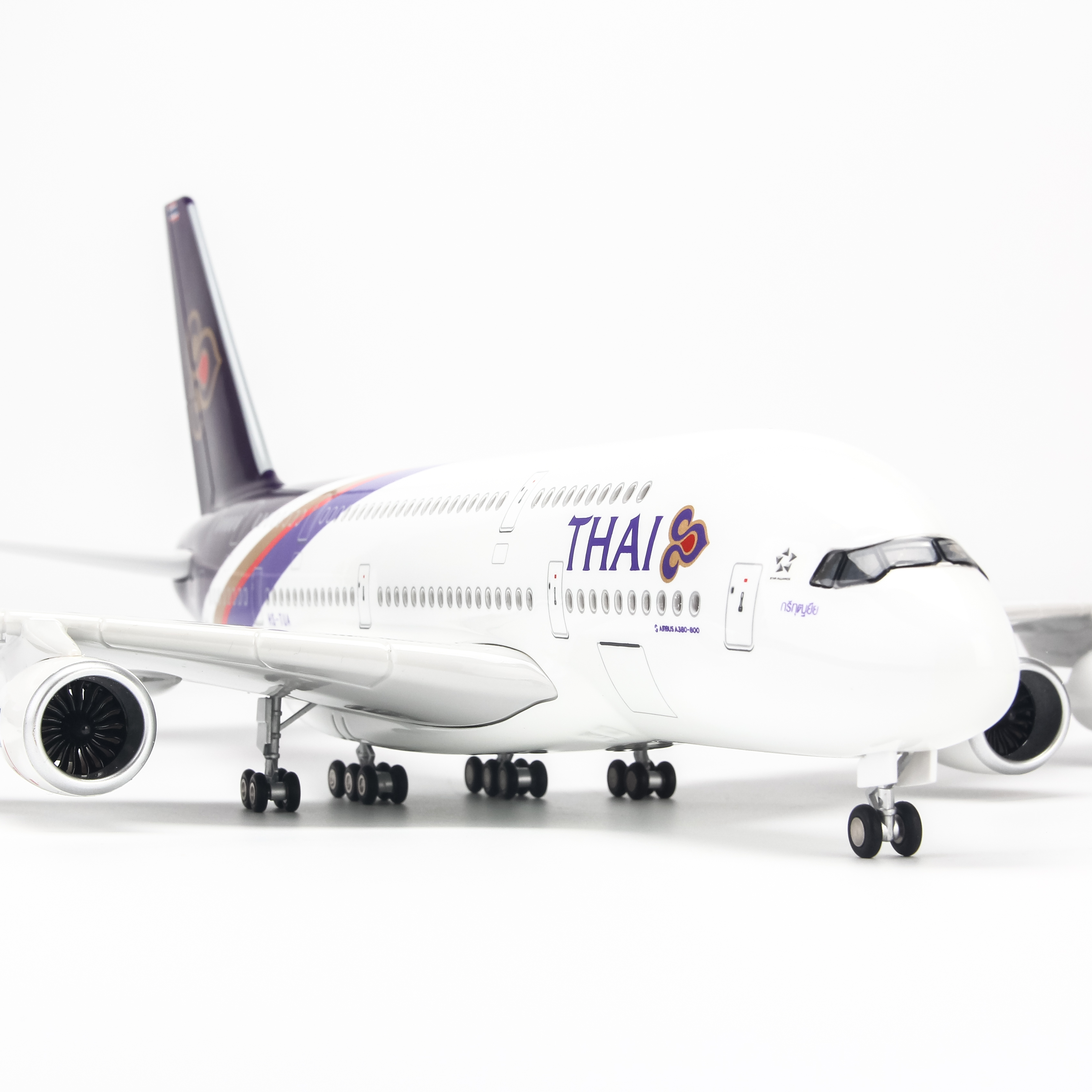 Mô hình máy bay Thai Airways A380 lắp ráp có đèn 47cm MBMH46