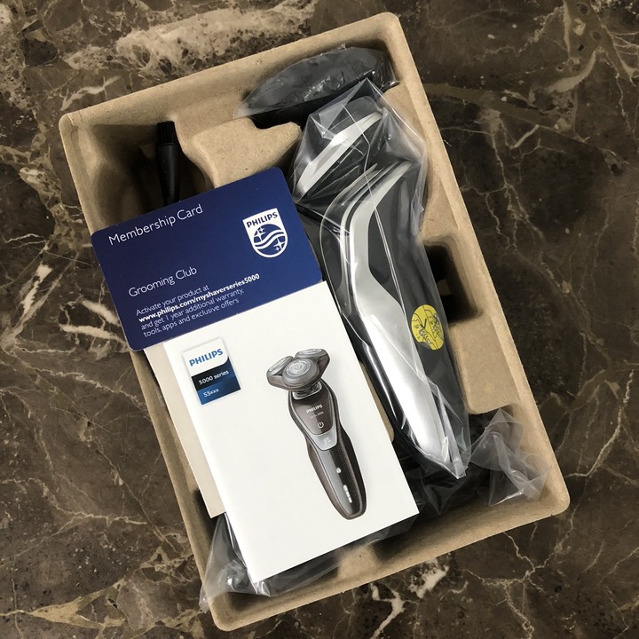 Máy cạo râu khô và ướt 2 trong 1 cao cấp series 5000 Philips S5370/04, kết hợp cả đầu tỉa mai tiện lợi, sạc nhanh an toàn- Hàng chính hãng