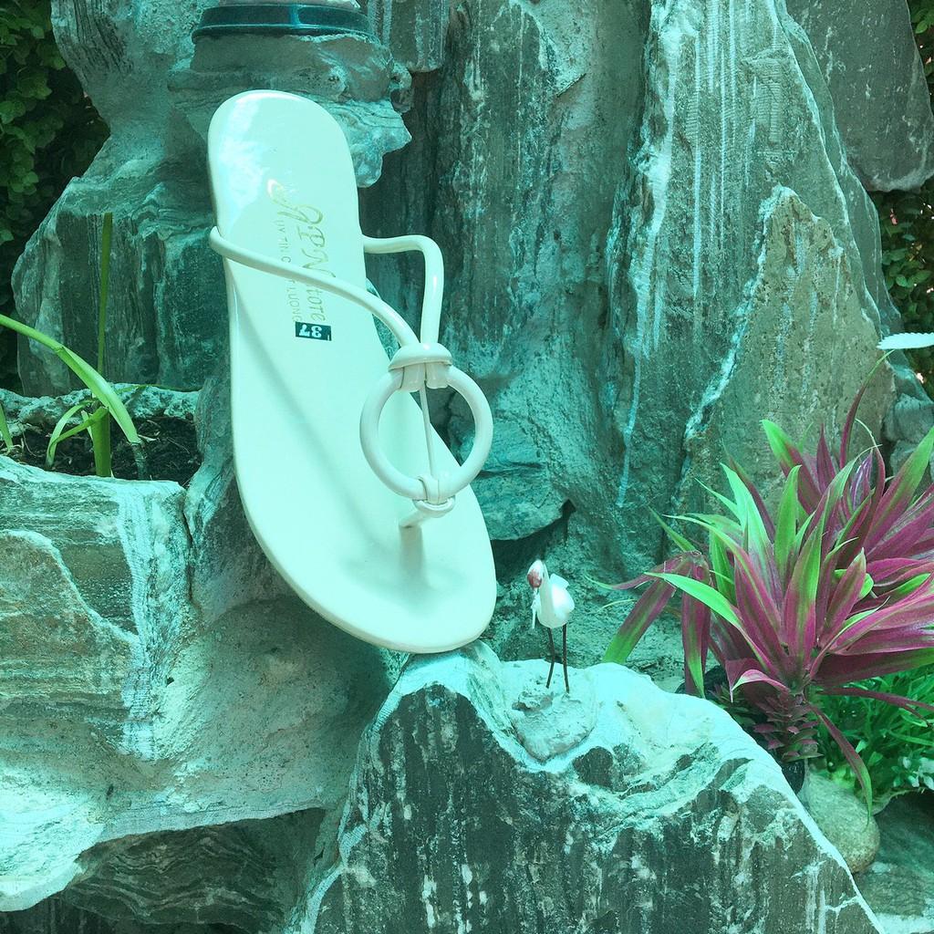 Dép Xỏ Ngón Quai Phối Khoá Tròn