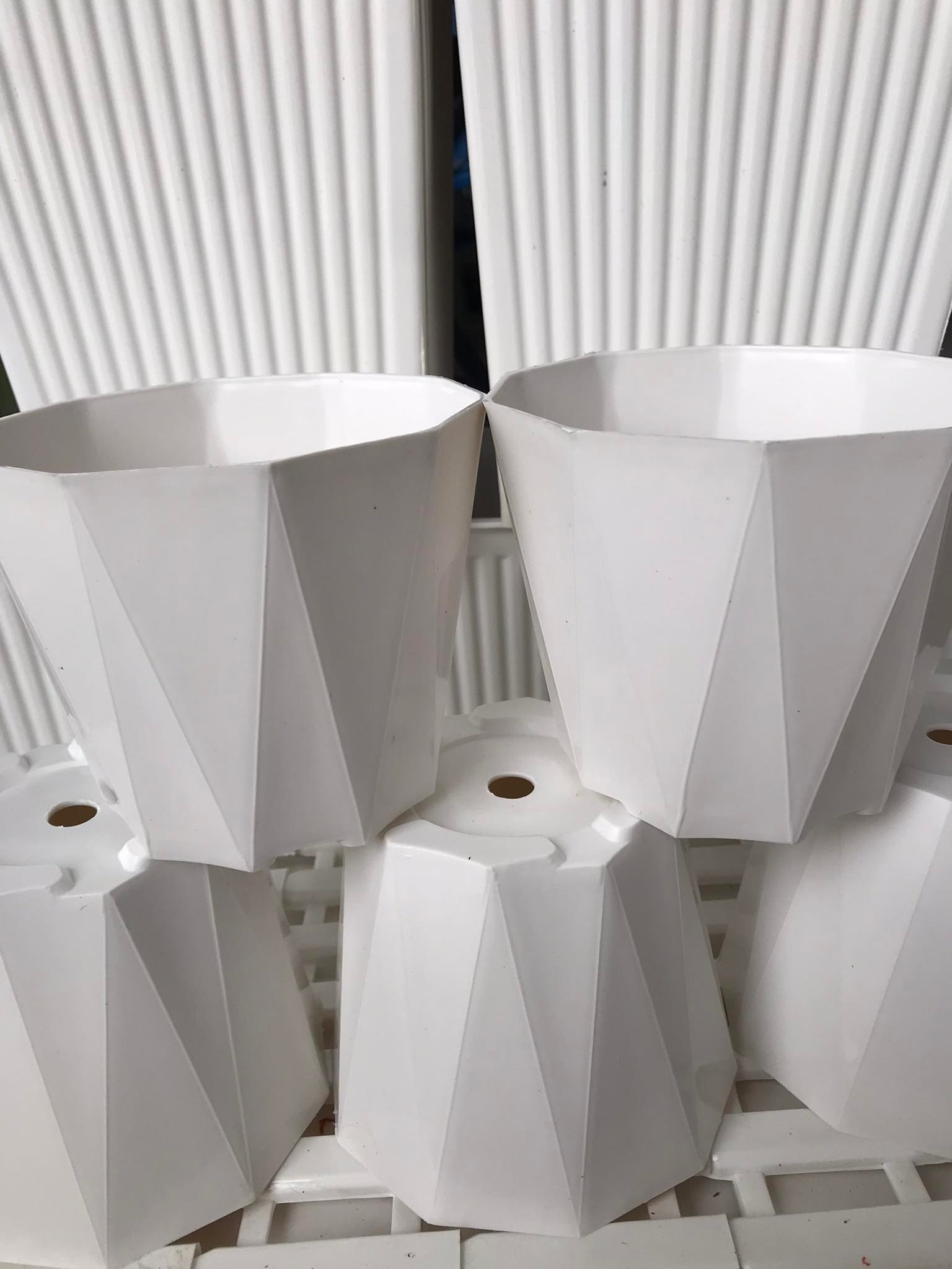 Giá Sỉ ] Chậu Nhựa Để Bàn  Kim Cương Trắng 15 x 12 - Chậu Nhựa Trồng Cây Hoa
