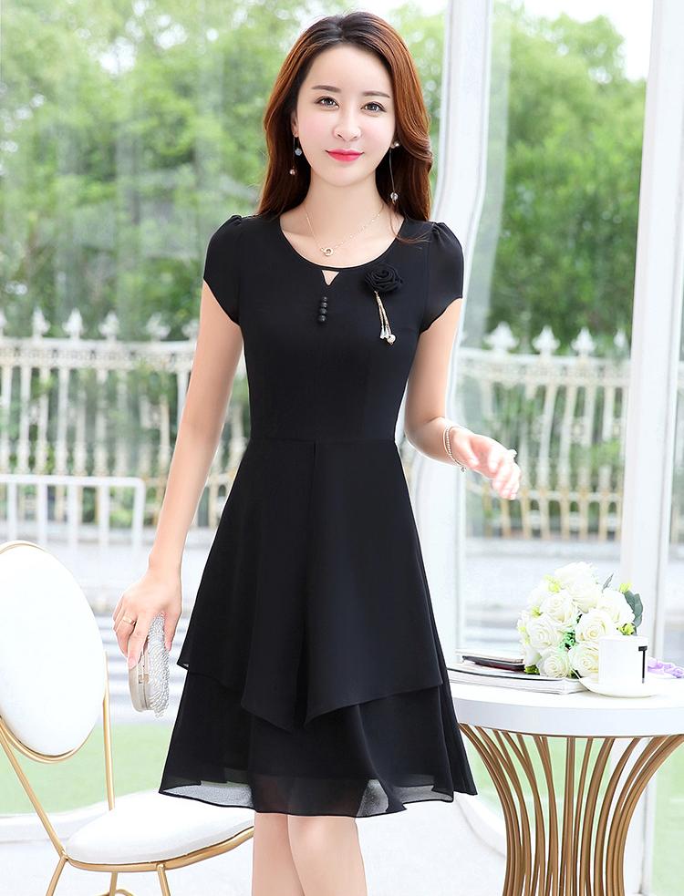 Đầm xòe dự tiệc đính hoa duyên dáng