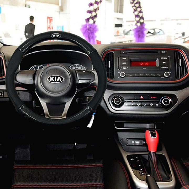 Bọc vô lăng vân Carbon cao cấp Logo theo hãng xe KIA