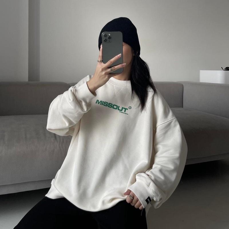Áo sweater nỉ chân cua Unisex MISSOUT màu XANH LÁ/NÂU/KEM/XÁM Nam nữ unisex Áo missout tay dài