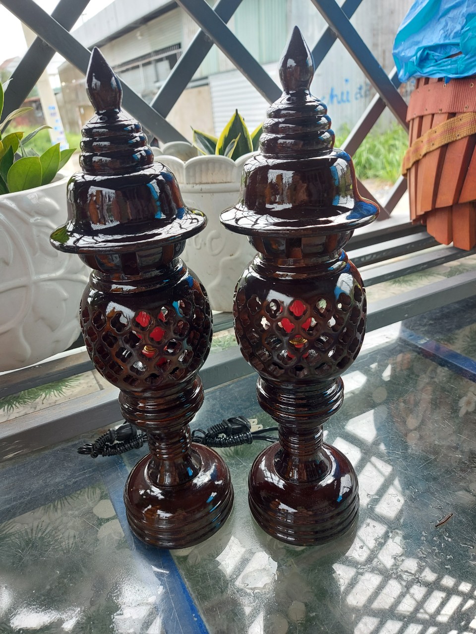 Cặp đèn thờ gỗ cao 48cm
