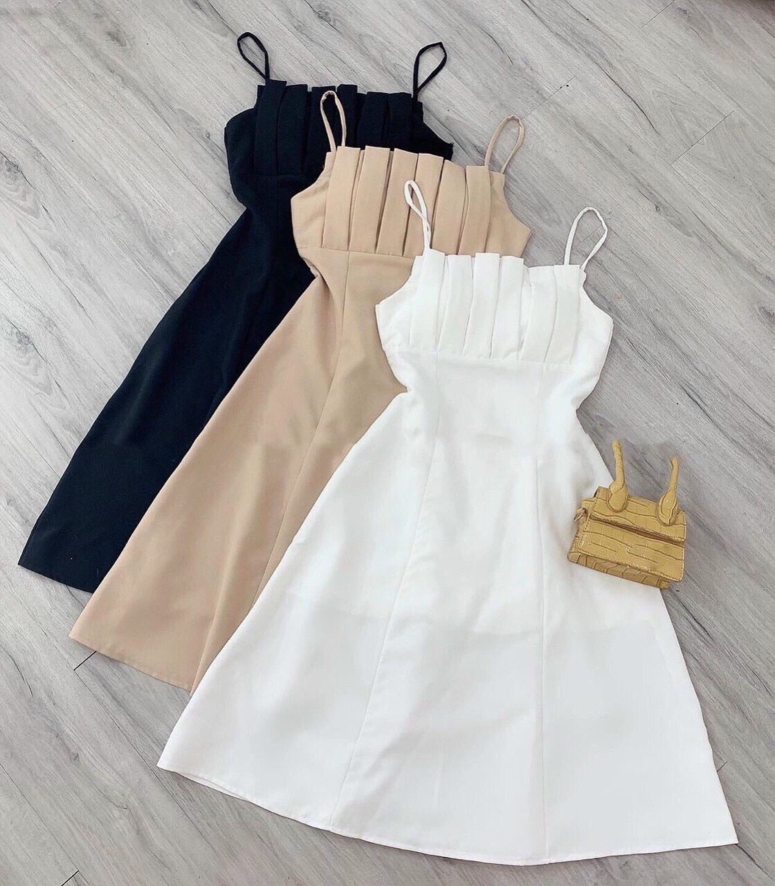 Đầm hai dây xếp ly mút ngực thời trang