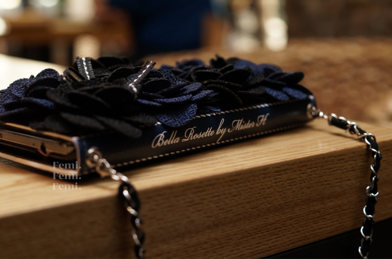 Bao da cho iPhone 11 Pro max dạng ví handmade sang trọng