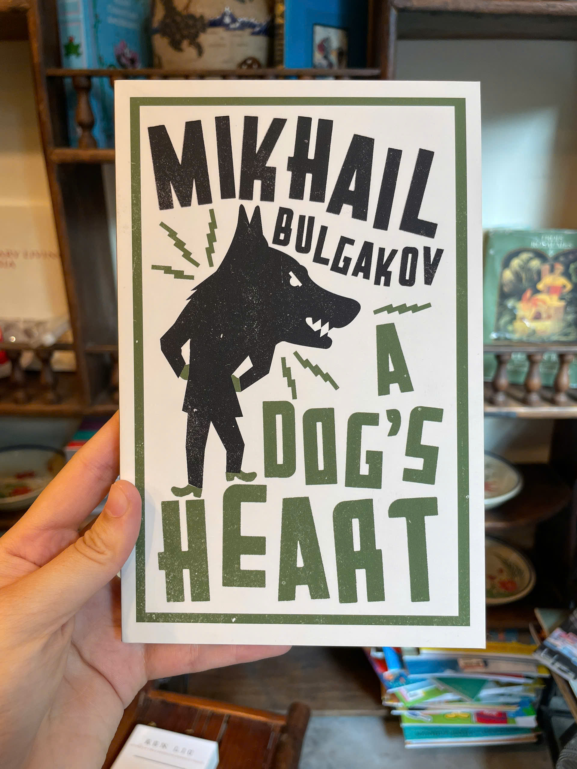 Sách - A Dog's Heart by Mikhail Bulgakov | Classic Fiction / Ngoại văn Nhập khẩu