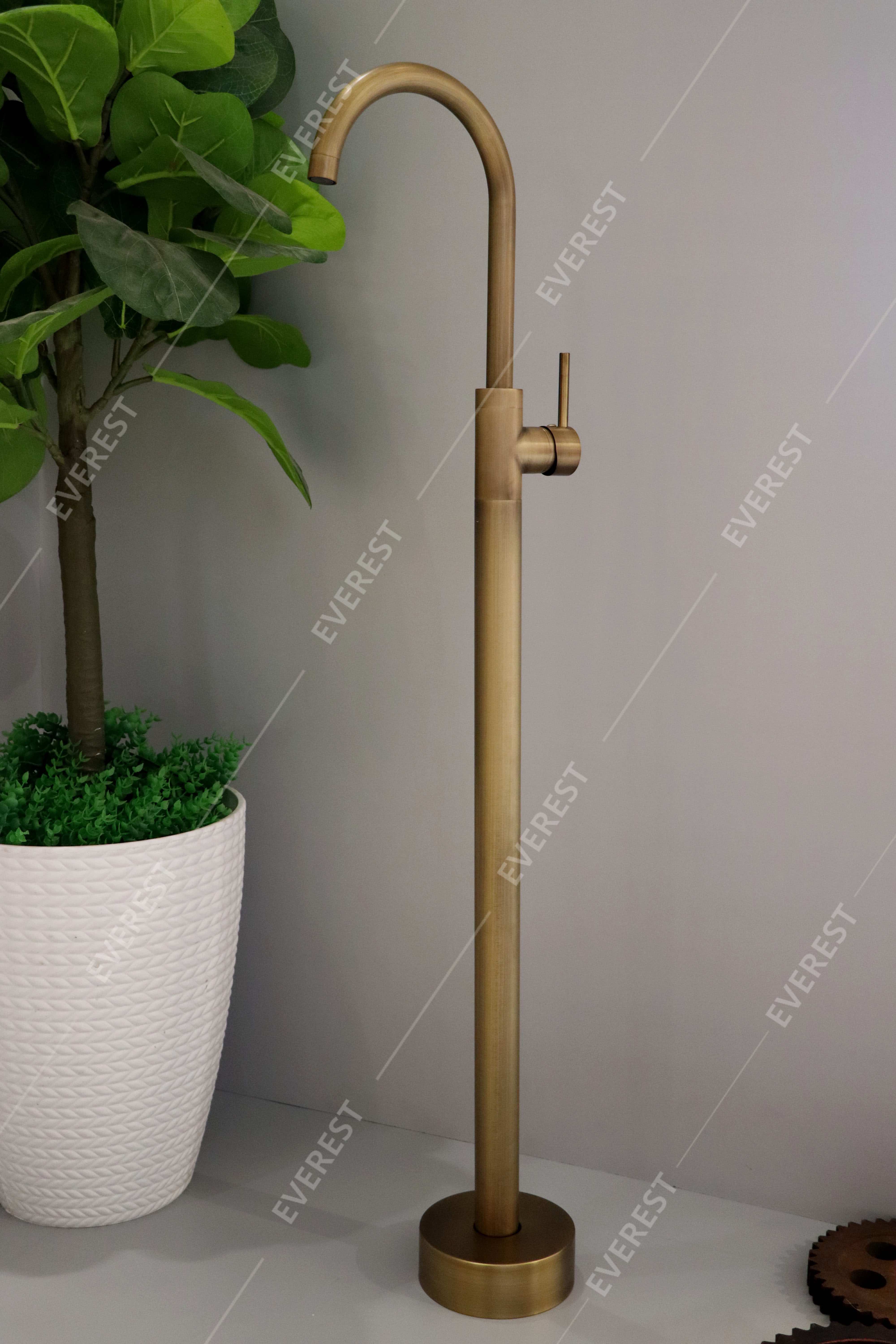 Sen bồn tắm đặt sàn bằng đồng EVEREST EV-1113