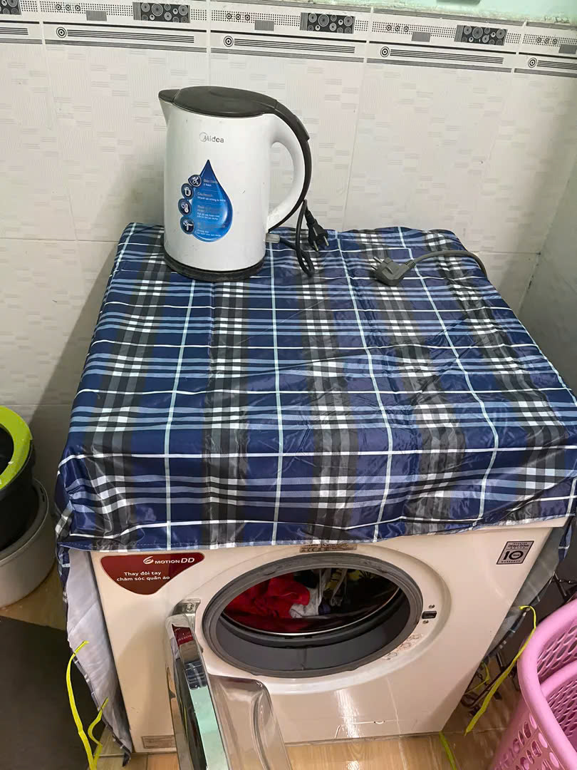 Áo phủ  máy giặt cửa ngang (trước) cho máy từ 11- 15 kg ,vải dù siêu bền tiện lợi , chống thấm nước , bảo vệ máy giặt dưới mọi thời tiết 