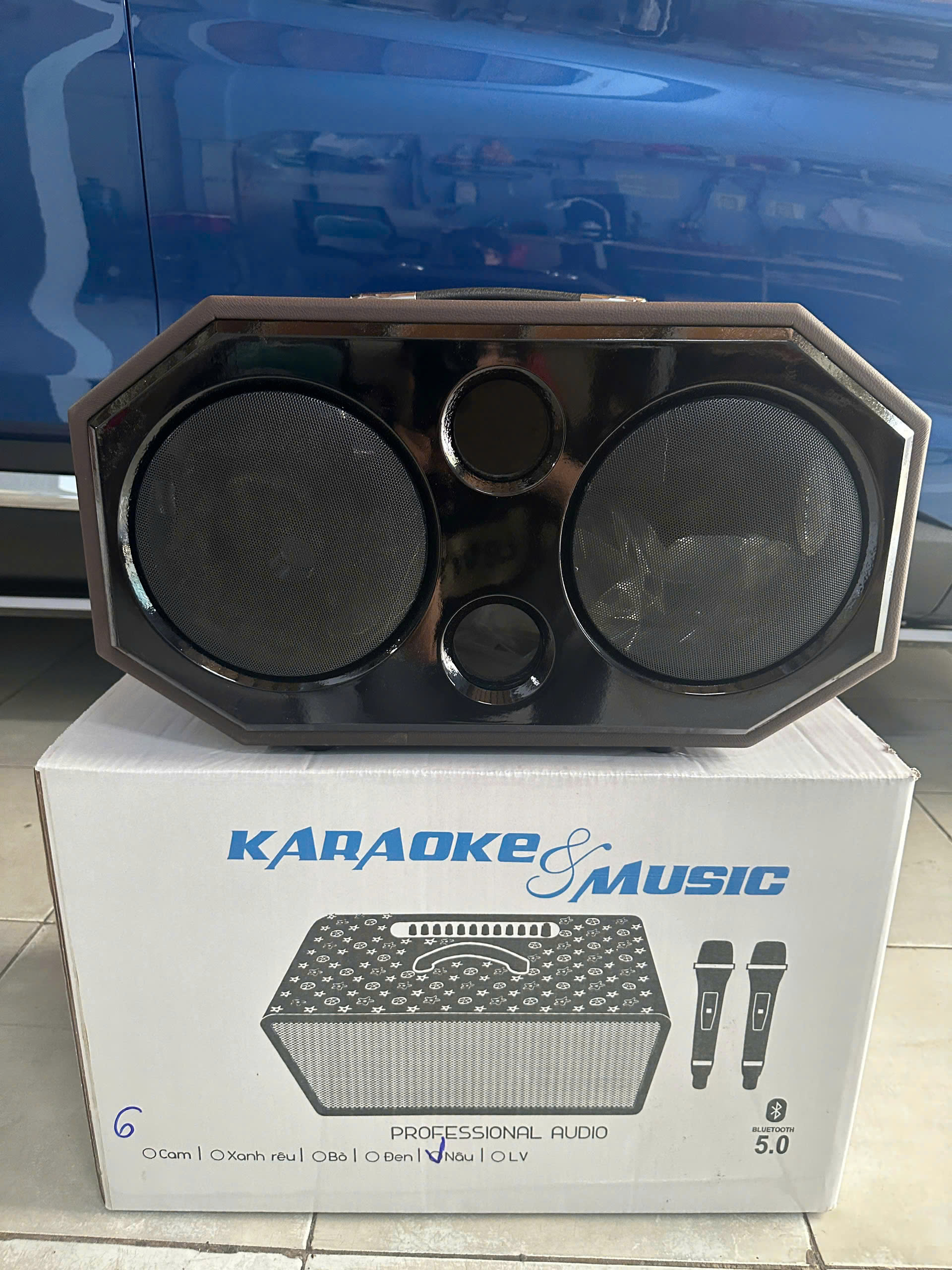 VỎ THÙNG LOA KÉO XÁCH TAY 20 THÙNG BỌC DA CAO CẤP 2 LỖ CHÉP TRƯỚC 8 CM CÓ SẴN HỌNG, 2 LỖ CHÉP BÊN HÔNG 10 CM HẢI TRIỀU (HÀNG CHÍNH HÃNG) MÀU GIAO NGẪU NHIÊN