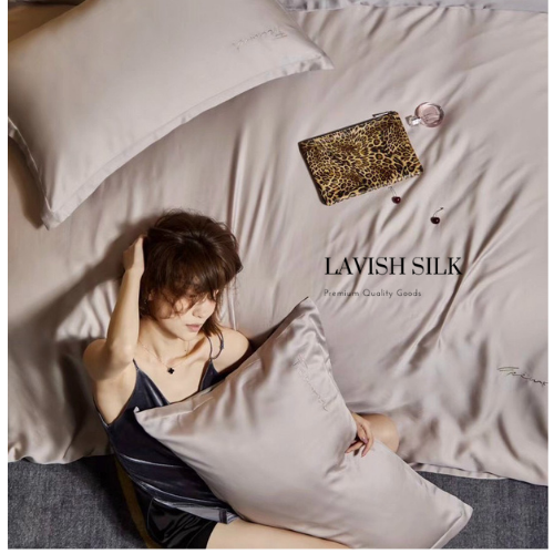 Trọn Bộ Ga Gối Lụa Kèm Chăn Sẵn Ruột + Tặng Bộ Quà Tặng Lavish Silk Cao Cấp - Xám Ghi Mix Hồng Phấn