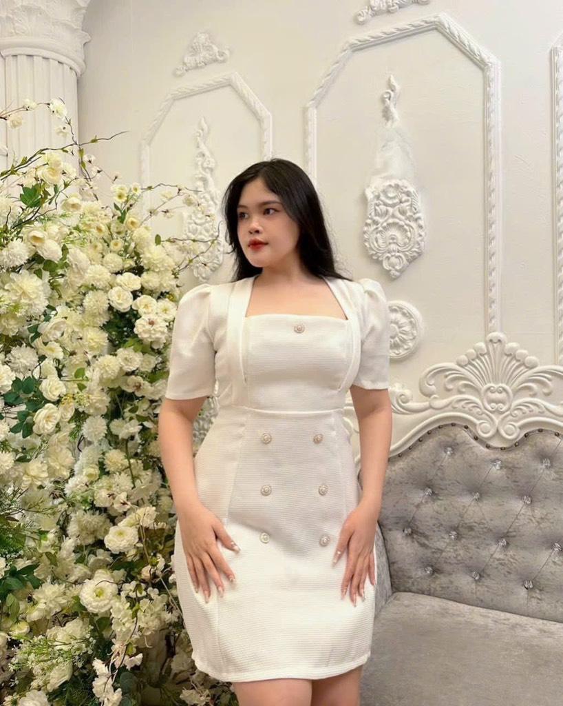Đầm xoè cổ vuông đính nút tay ngắn