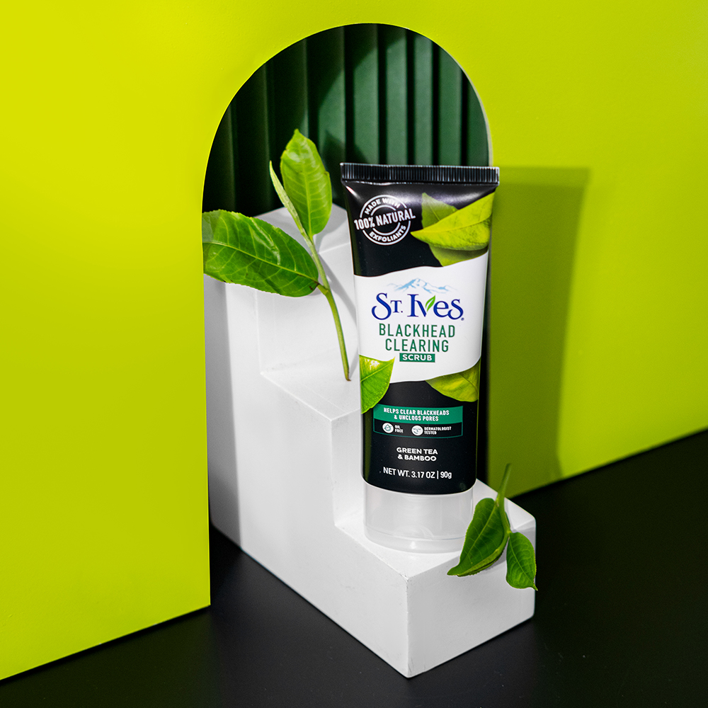 Sữa rửa mặt tẩy tế bào da chết St.Ives chiết xuất Trái Mơ 90G
