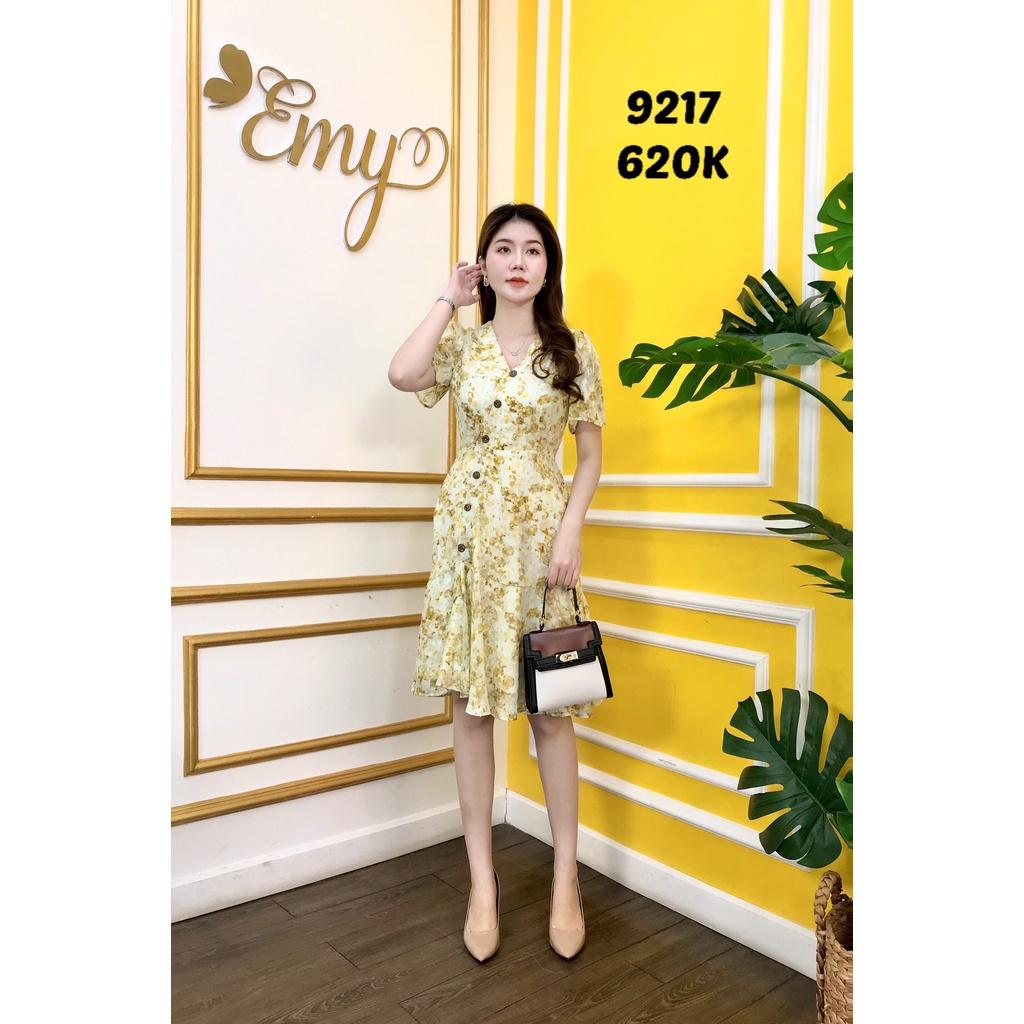 Đầm EMY EM9217 Xoè Cổ V Nền Loang