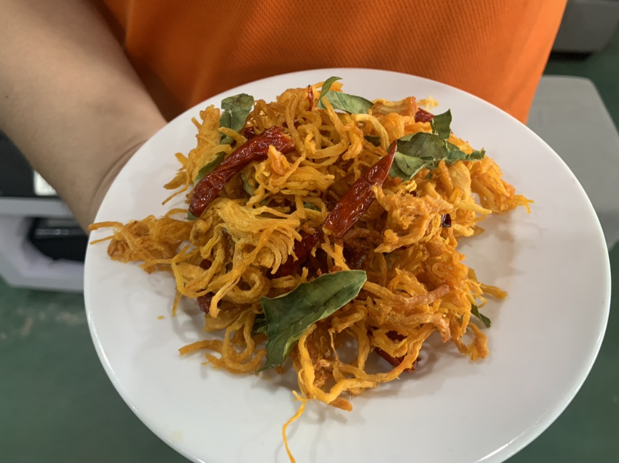 Khô gà lá chanh xé cay sợi dai thơm ngon - Túi 500g