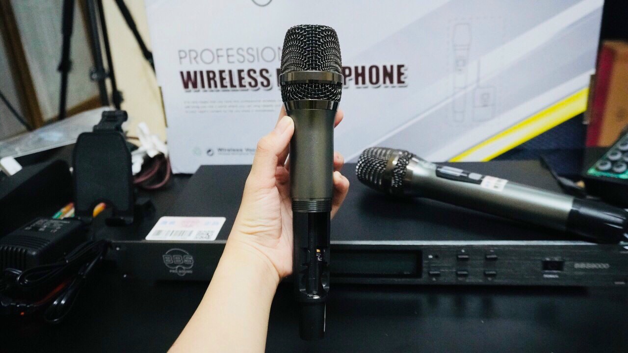 Micro không dây BBS 9000 - Mic karaoke gia đình, sân khấu - Độ nhạy cao, bắt sóng xa, chống hú rít - Thiết kế sang trọng, bắt mắt -  Dễ dàng phối ghép với các thiết bị âm thanh khác
