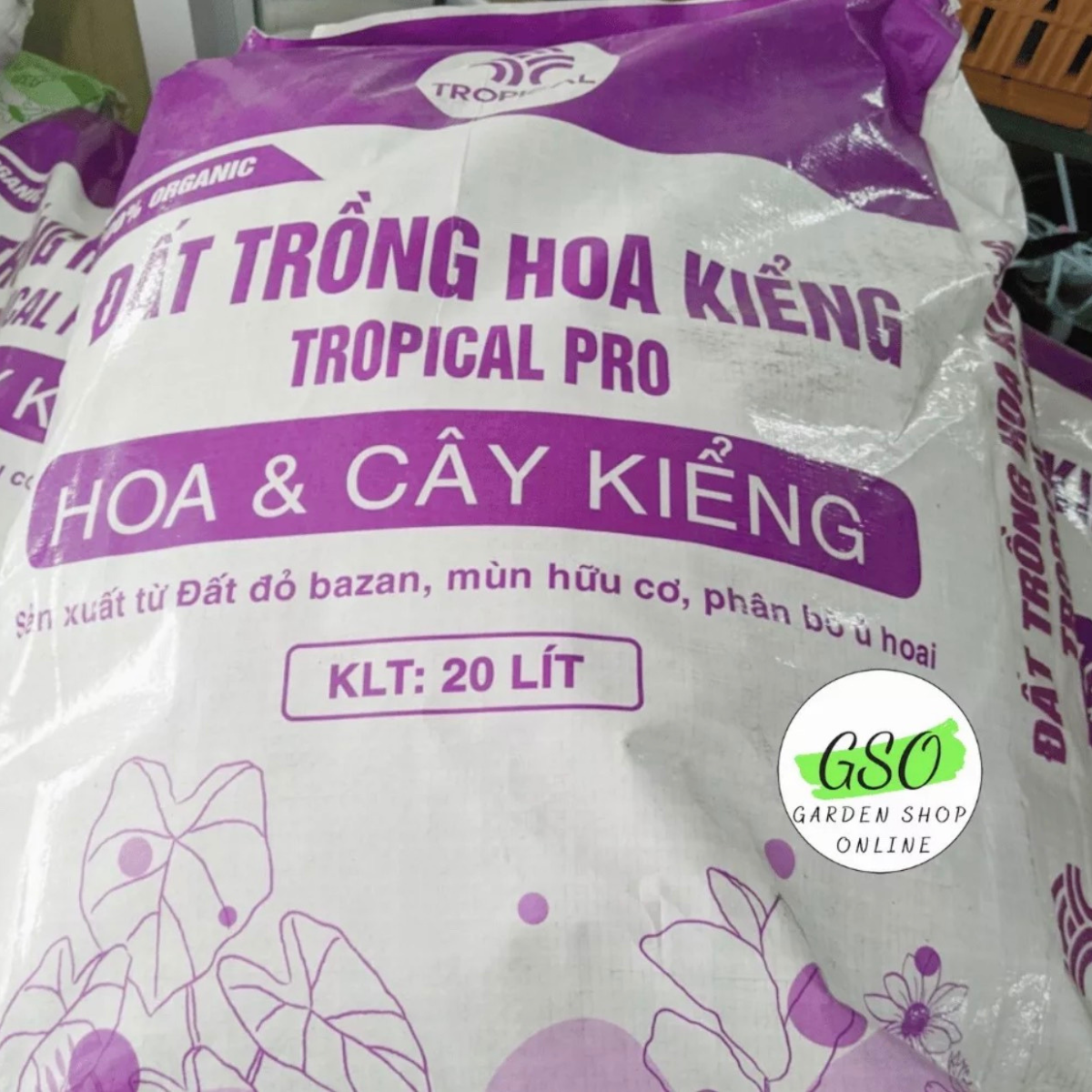 Đất trồng hoa và cây kiểng TROPICAL PRO giữ ẩm, giữ chất dinh dưỡng tốt giúp cây khỏe mạnh hơn túi 10 ký