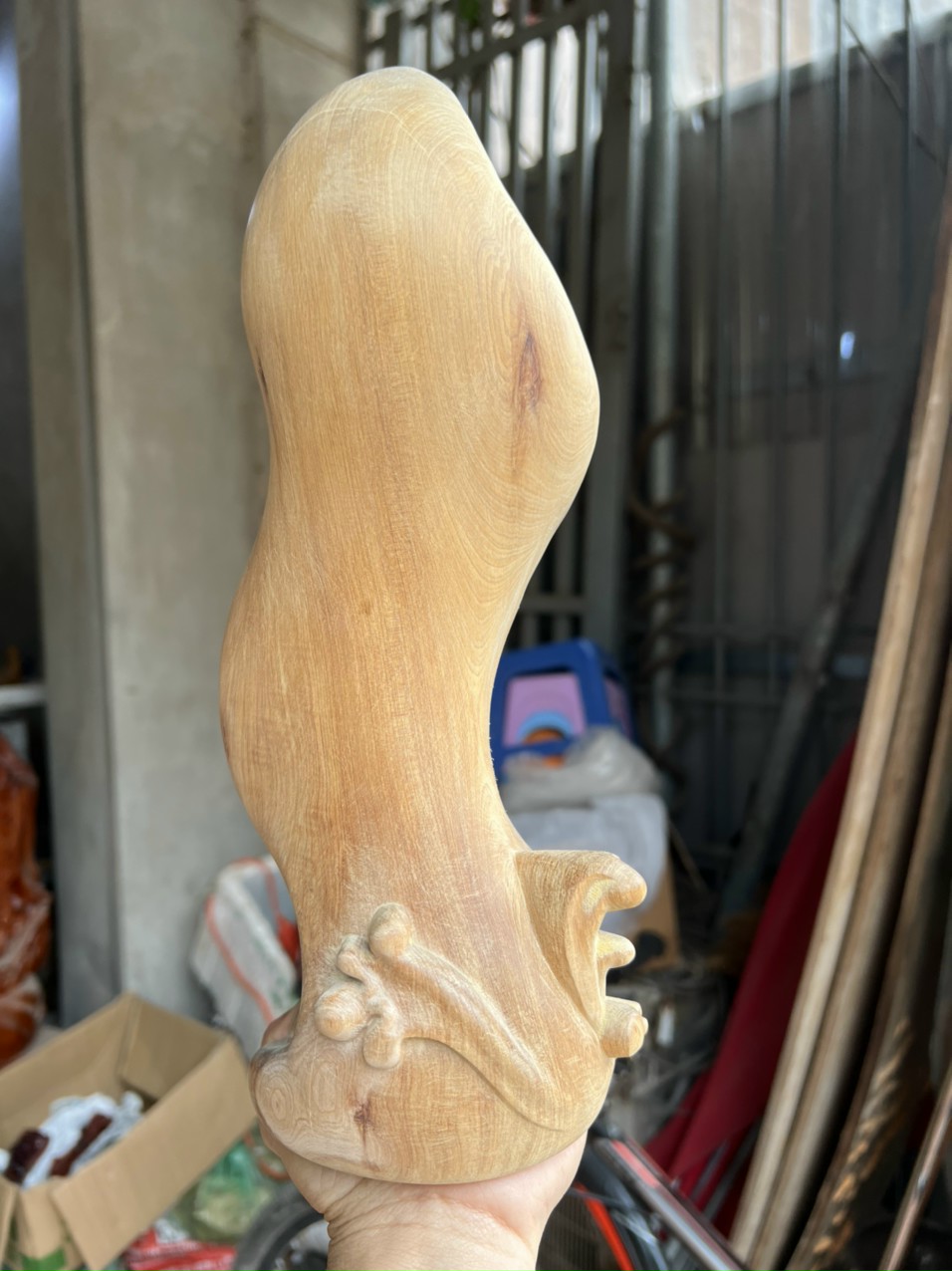 Tượng phật bà quan âm bồ tát ,bằng gỗ hương đá kt cao 30cm
