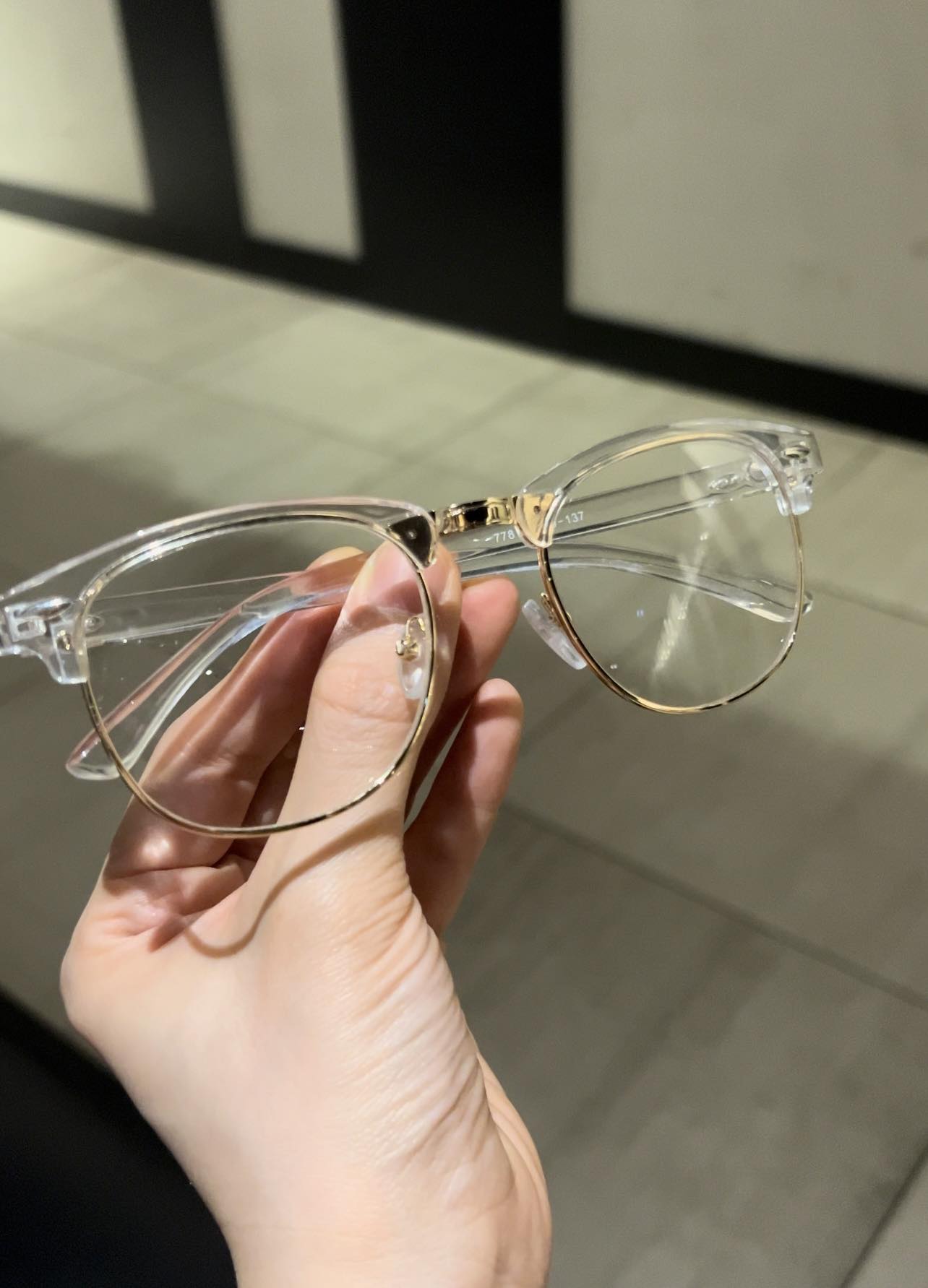 Kính nửa viền trong suốt gọng nhựa dẻo