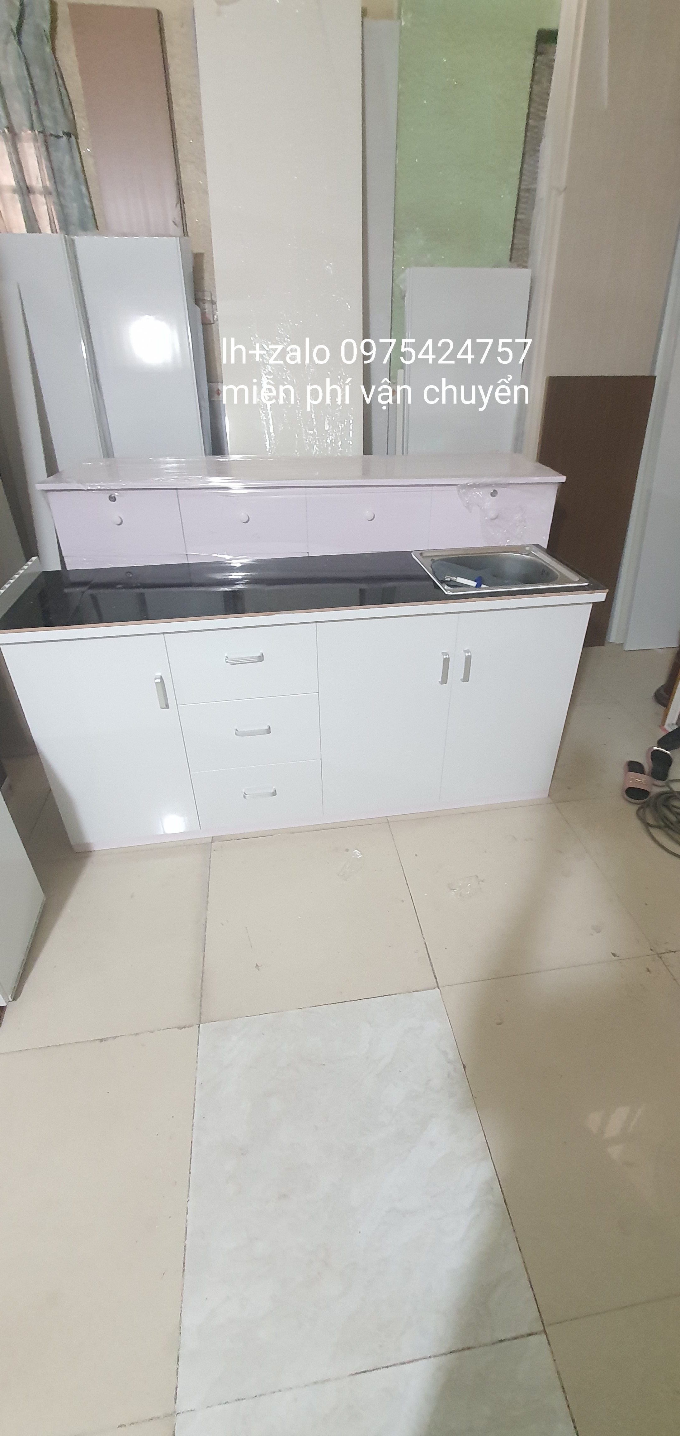 Tủ bếp sẵn bồn mặt gạch nhựa đài loan