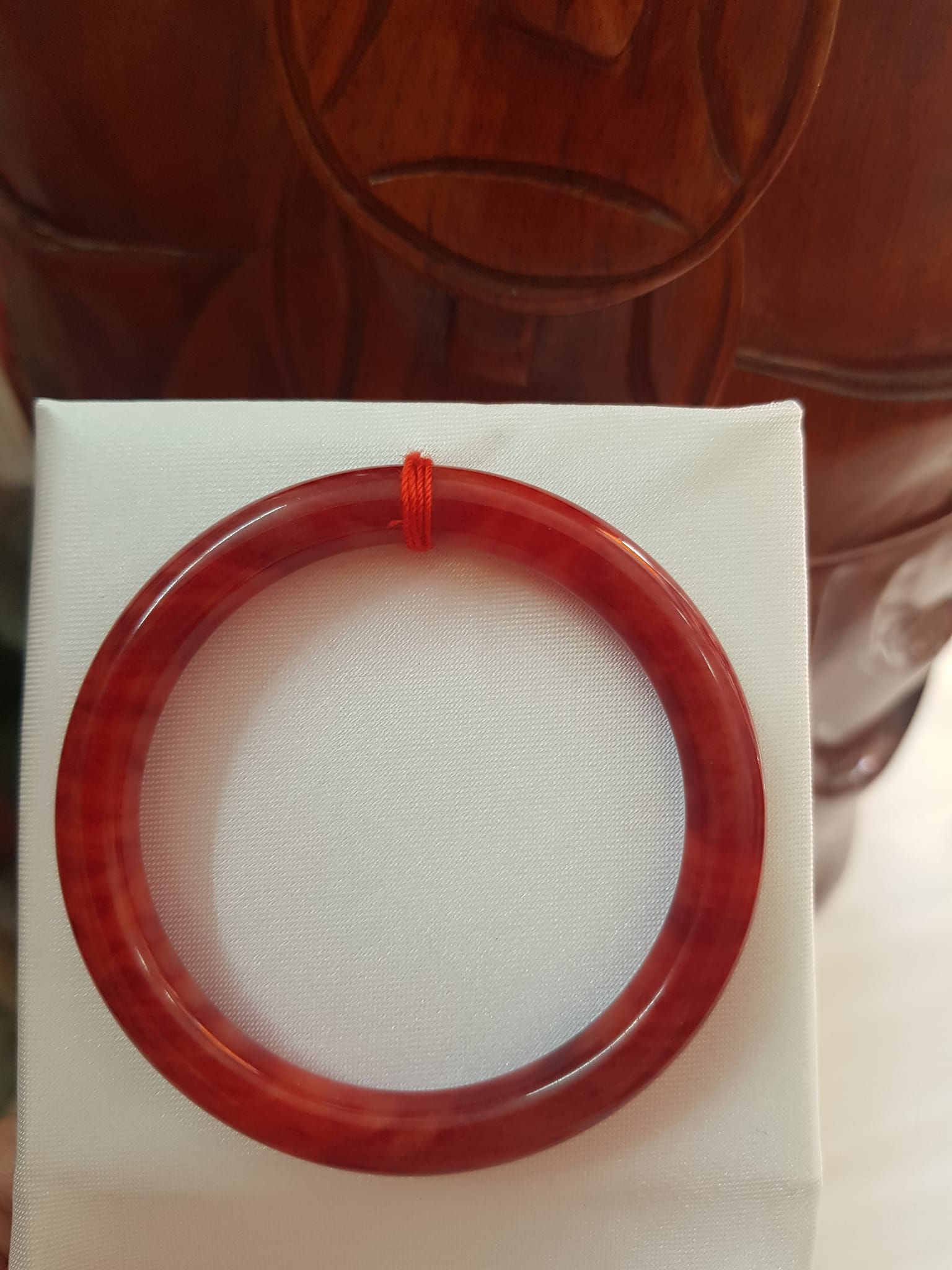 Vòng Nữ đá cẩm thạch Đỏ Đẹp 51 Sọc Vòng size 51mm x cọng 7,2mm màu đỏ sọc đậm đều đẹp Chuẩn hợp mệnh Hỏa Thổ 50kg - 56kg ạ