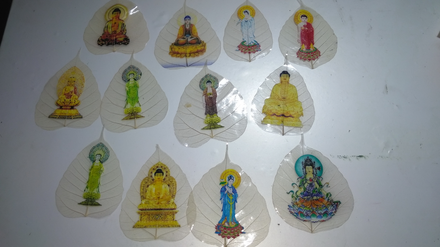 Tranh treo tường có khung trang trí nhà cửa mẫu Phật ngồi thích ca mâu ni, phật adida, Tranh Hình Phật Quan Âm Trên Lá Bồ Đề HPB-36