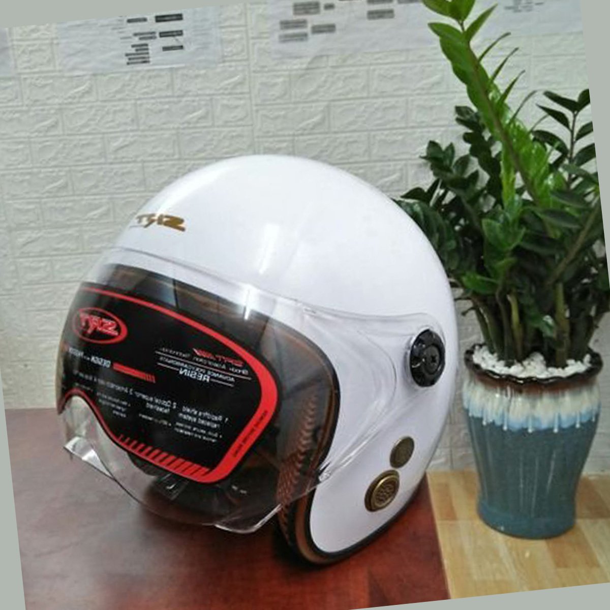 Mũ bảo hiểm 3/4 SRT Viền Đồng Kính Liền Thông Gió Lót Nâu Trắng Bóng - Mũ Bảo Hiểm Chính Hãng Cao Cấp