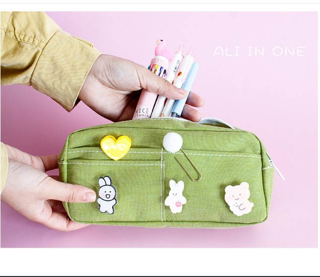 Túi đựng bút vải tặng kèm ghim cái hoạt hình 3D dễ thương - giao màu ngẫu nhiên